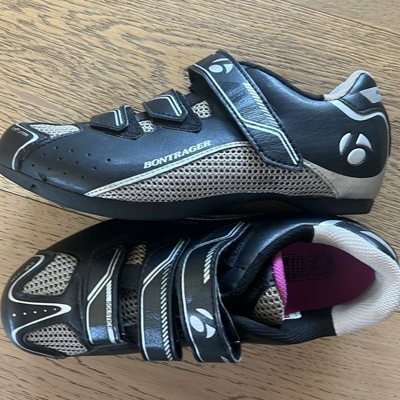 Bontrager women’s cycling shoes. Only ever worn indoors. Size 6 1/2. - Picture 2 of 5